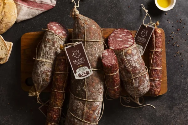 Salame stagionato di suino a marchio Antica Lavorazione Carni